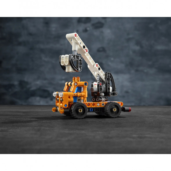 Конструктор LEGO Technic 42088 Ремонтный автокран в Екатеринбурге