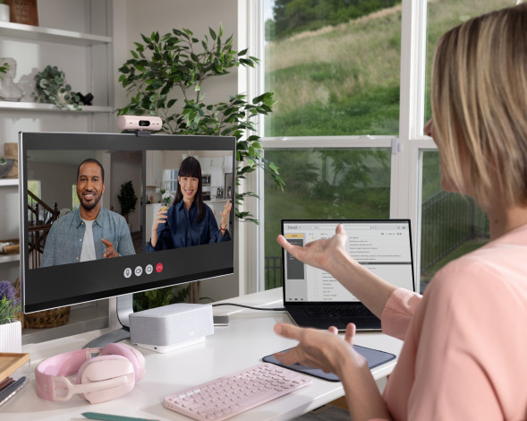 Веб-камера Logitech Brio 500, розовый в Екатеринбурге